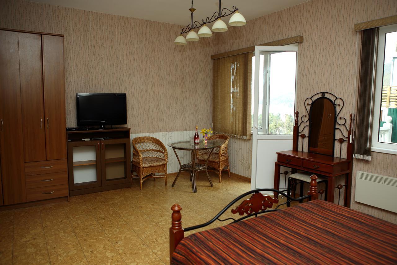 Mamzyshkha Guest House Гагра Екстер'єр фото